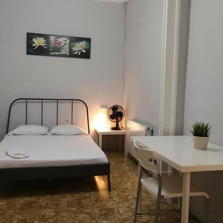 Central & Basic Ramblas Barcelona Luaran gambar